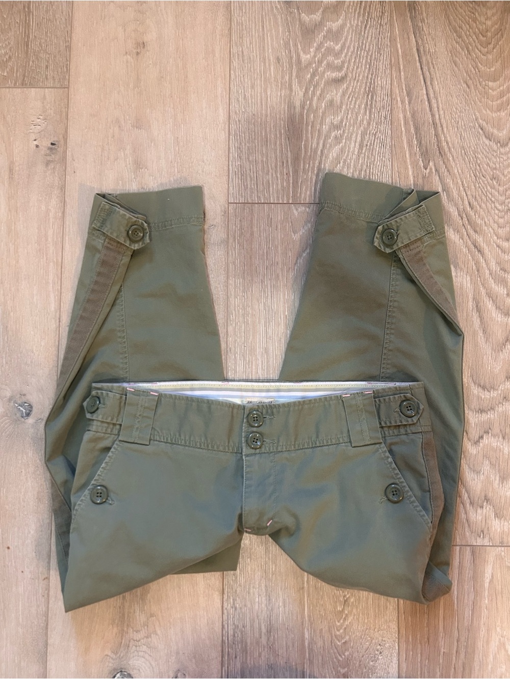 Y2K lowrise American eagle capris